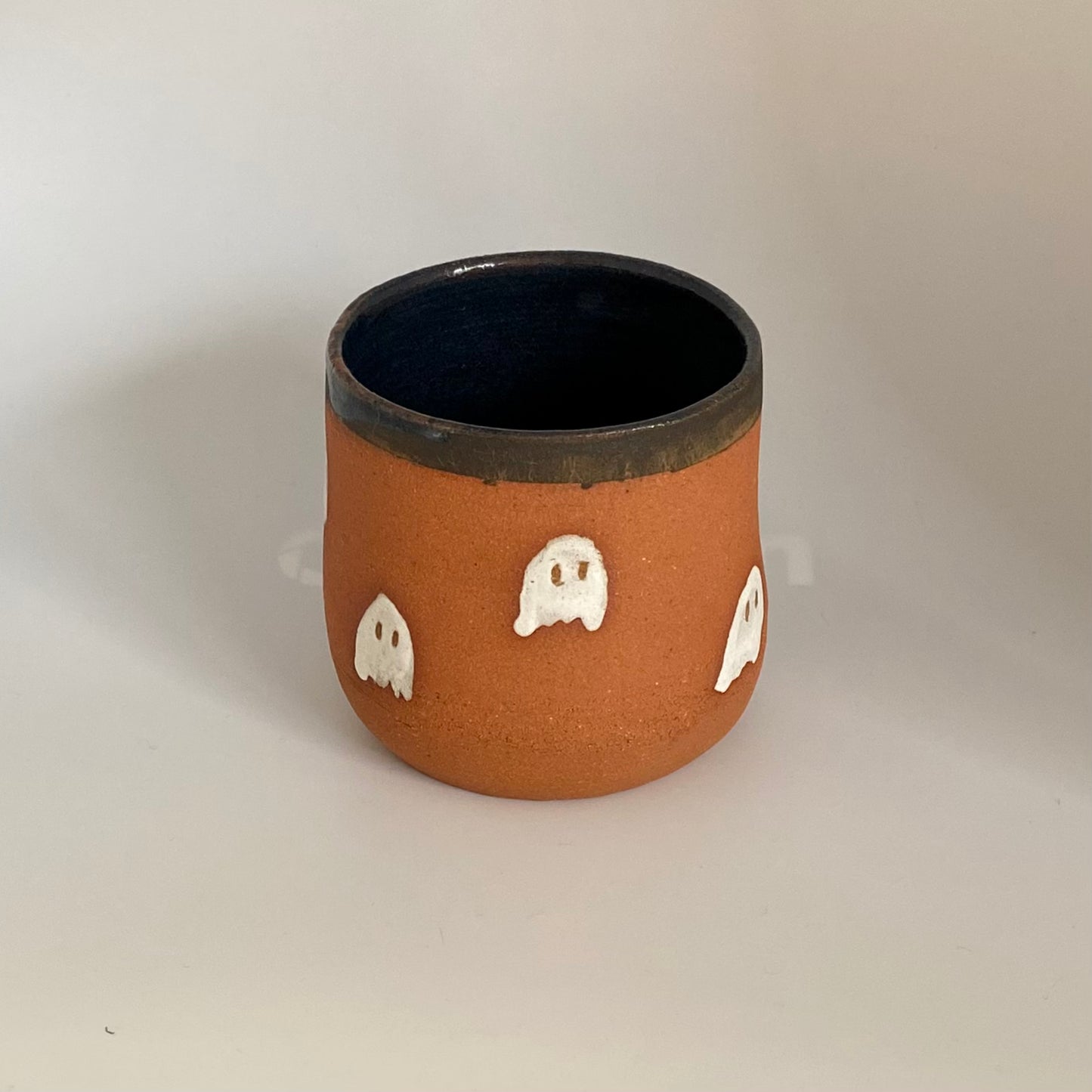 Ghost thumb cup